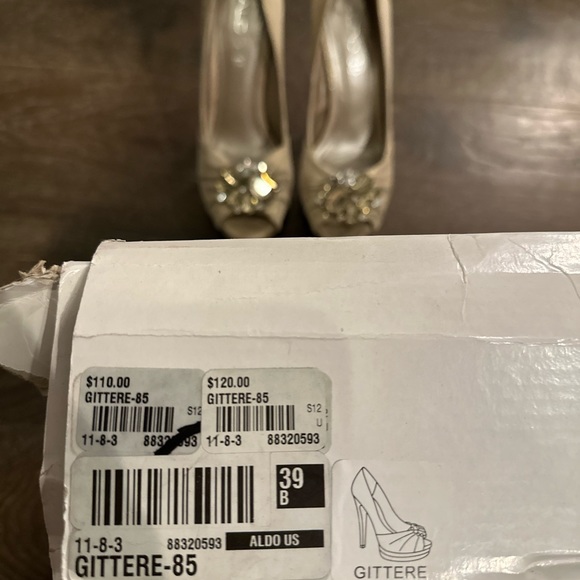 ALDO high heel peep toe pump. - Picture 3 of 13